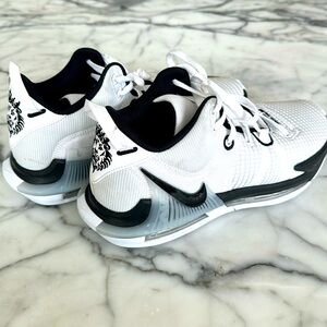 Nike Labron James Witness VII performance Basketball Shoe